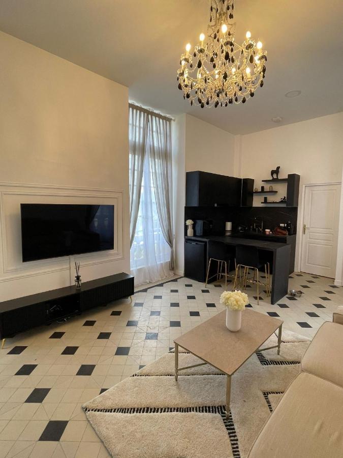 Romantique Jacuzzi, Au Chateau A 30 Min De Paris Appartement Limay Buitenkant foto
